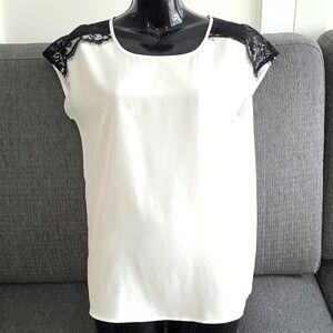 White, lace detailed blouse